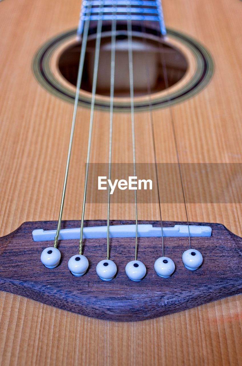 HIGH ANGLE VIEW OF GUITAR AND TABLE