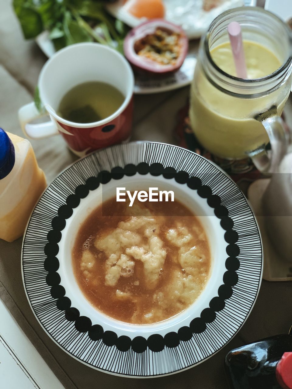 HIGH ANGLE VIEW OF BREAKFAST IN BOWL ON TABLE