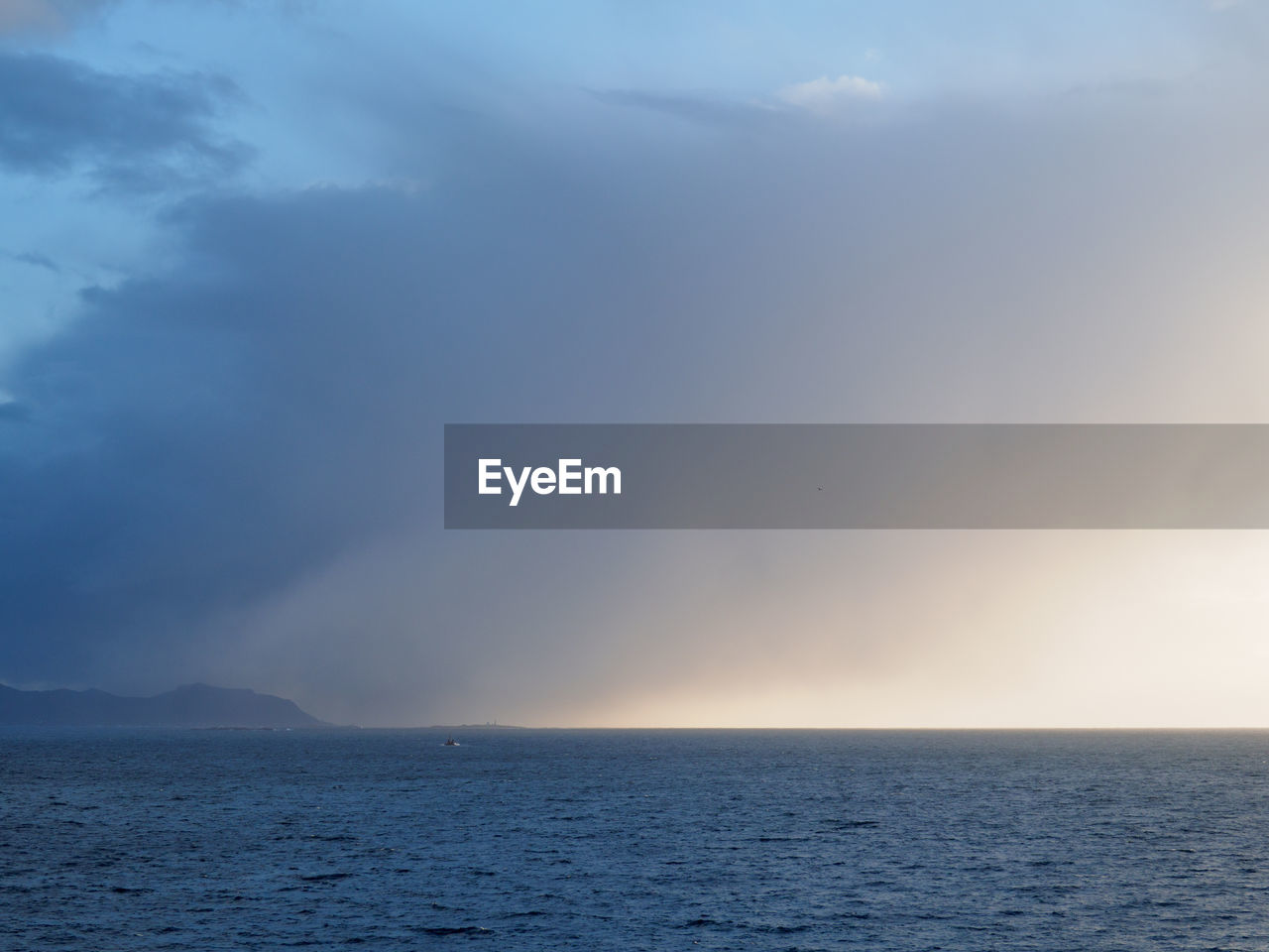 IDYLLIC SHOT OF SEA AGAINST SKY