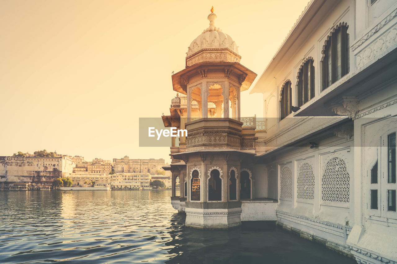 View of udaipur and lake pichola in early morning, rajasthan, india