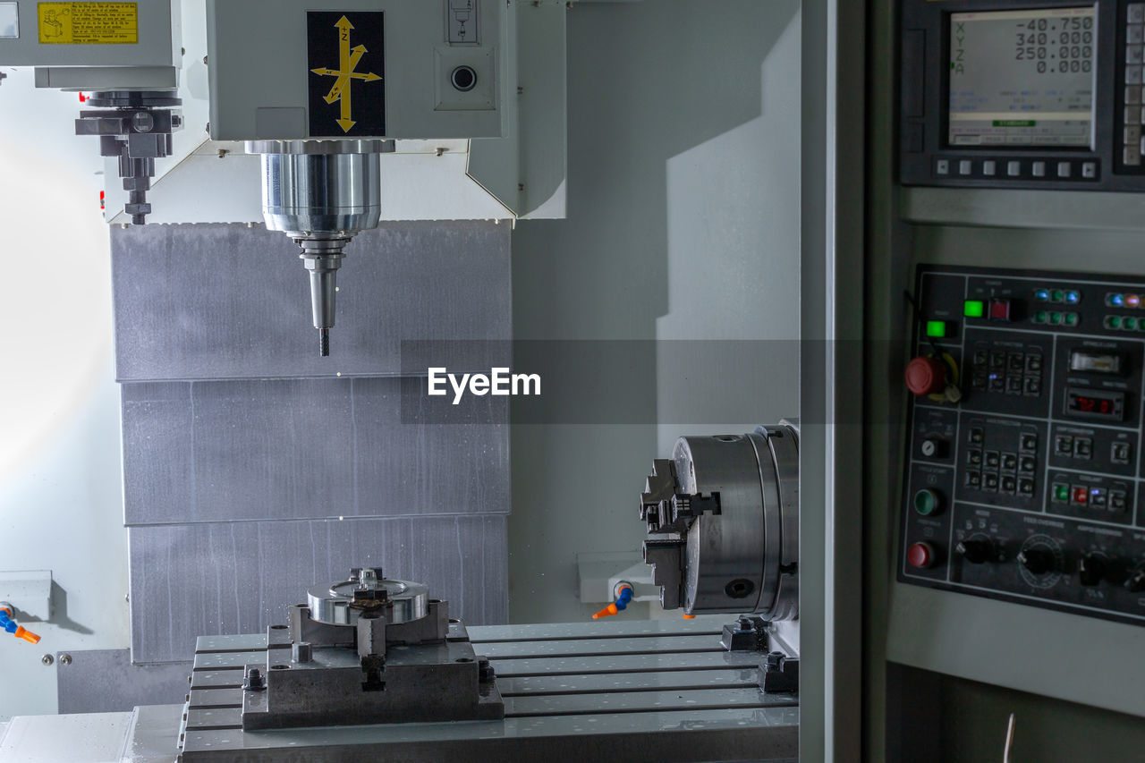 Modern taiwan cnc milling machine with vertical spindle and rotary a-axis