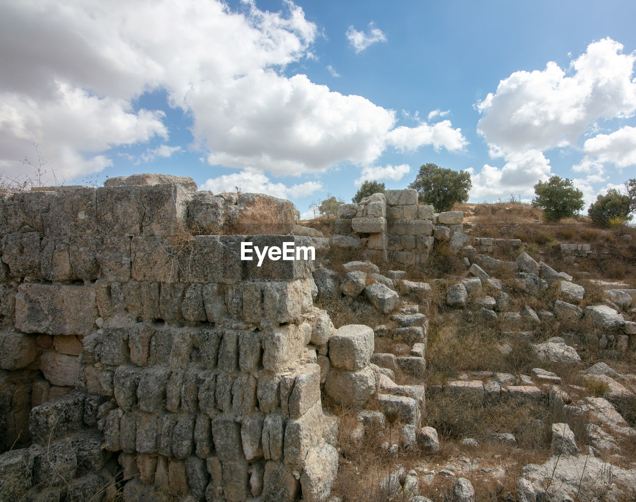 LOW ANGLE VIEW OF OLD RUINS AGAINST SKY