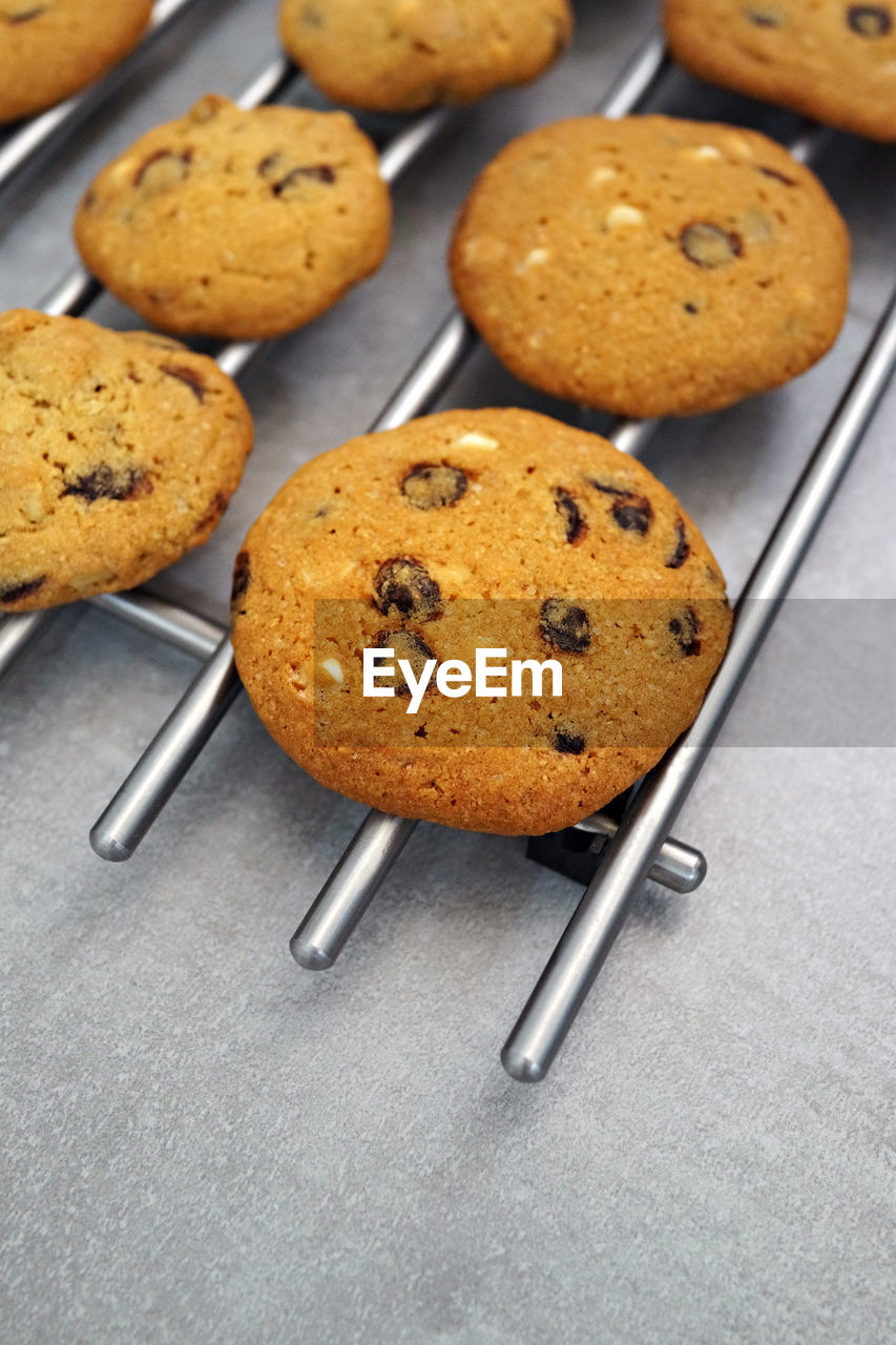 CLOSE-UP OF COOKIES ON BREAD