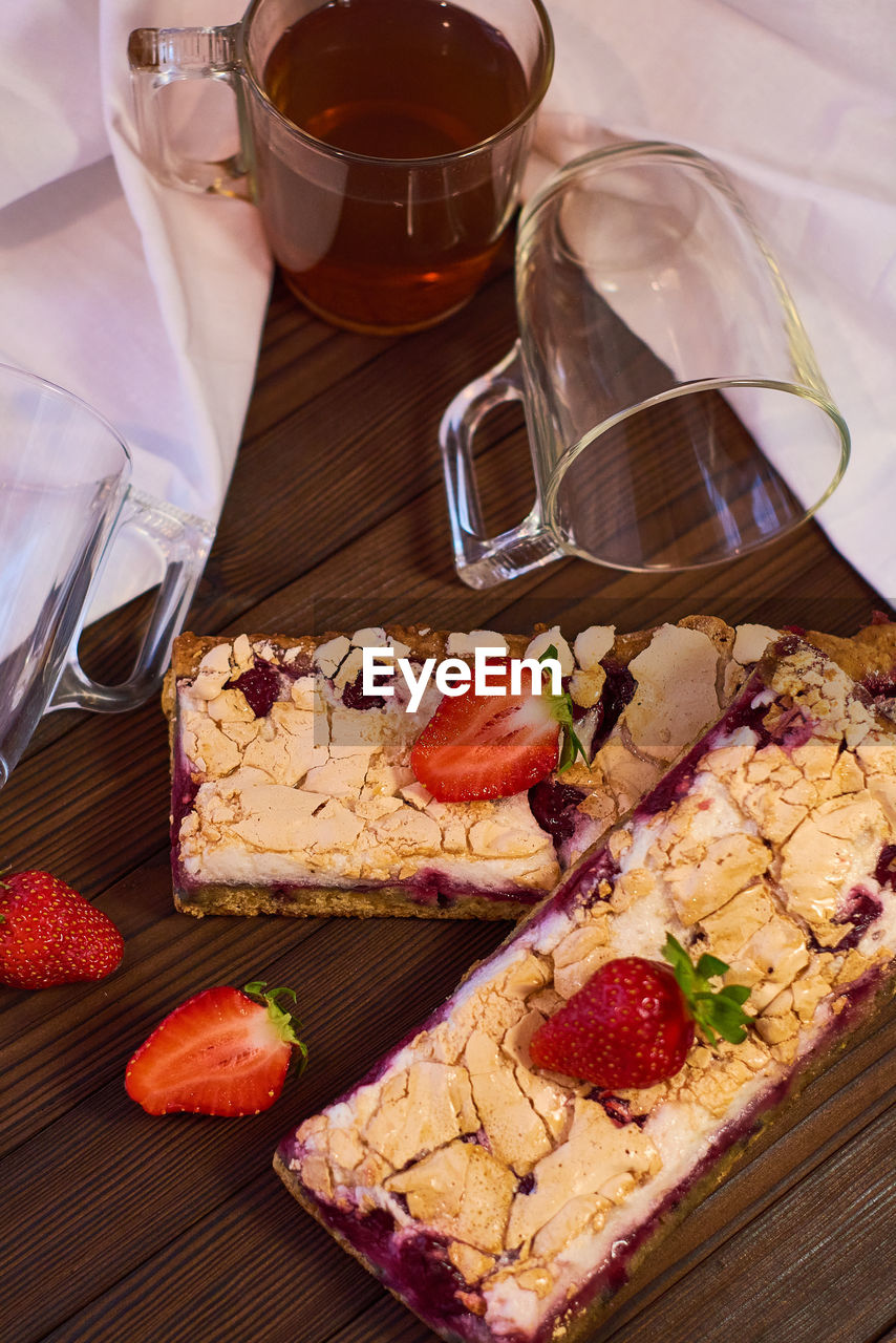 HIGH ANGLE VIEW OF FOOD SERVED IN TRAY