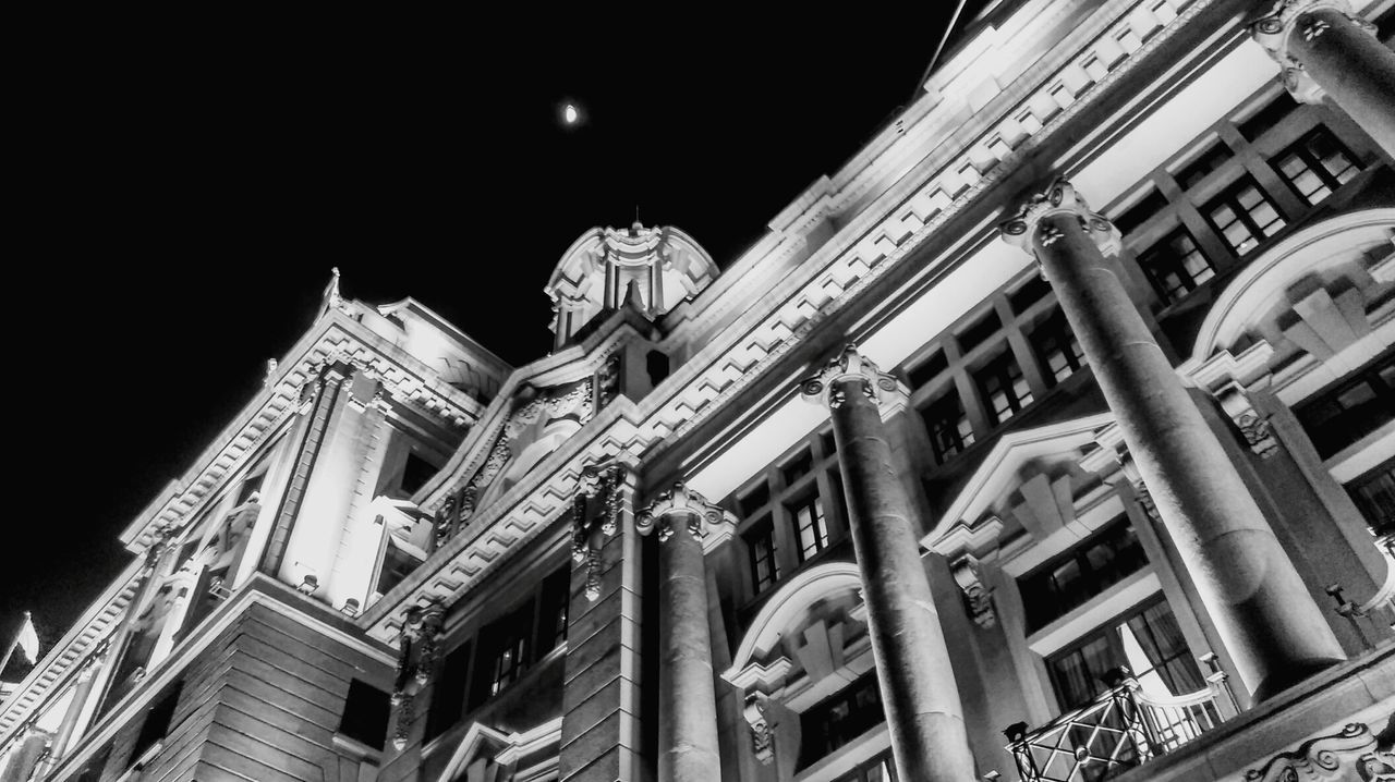 LOW ANGLE VIEW OF HISTORICAL BUILDING