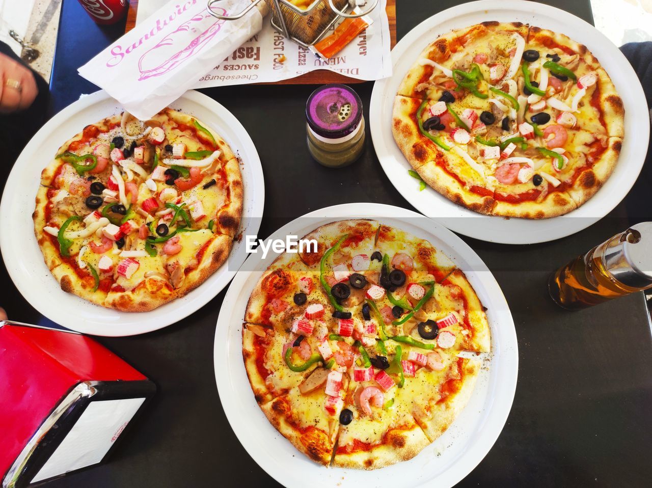 HIGH ANGLE VIEW OF FOOD SERVED IN PLATE