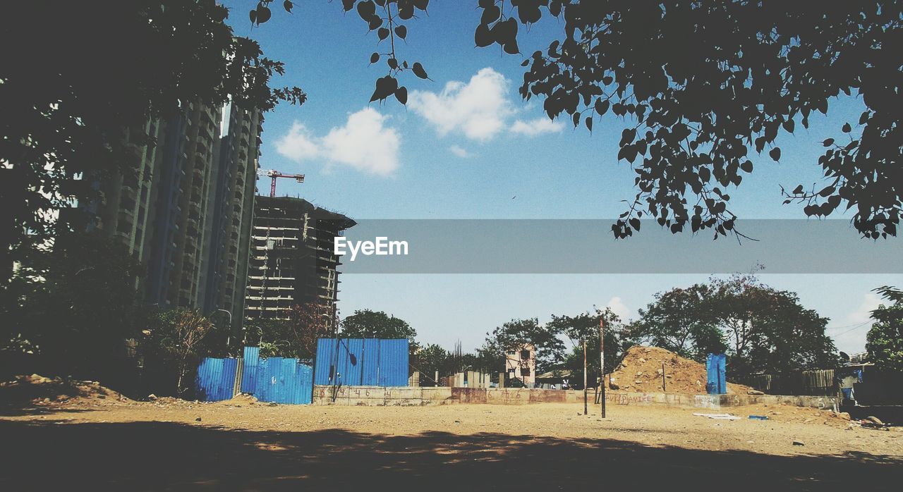 VIEW OF BUILDINGS AGAINST CLOUDY SKY