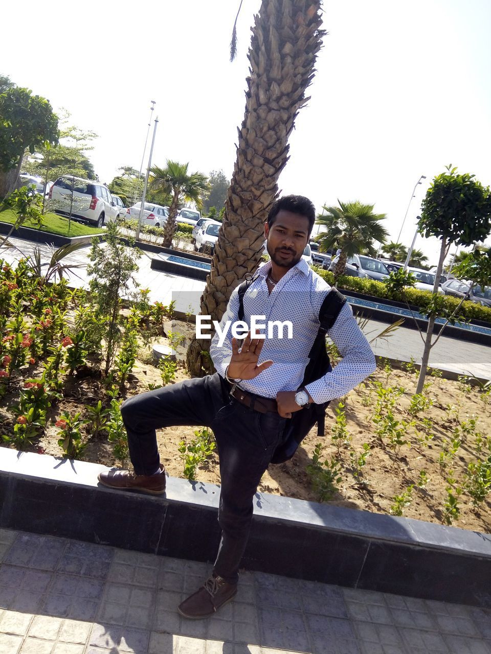 FULL LENGTH PORTRAIT OF YOUNG MAN AGAINST TREES