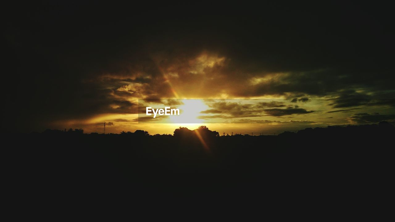 SILHOUETTE LANDSCAPE AGAINST SKY DURING SUNRISE