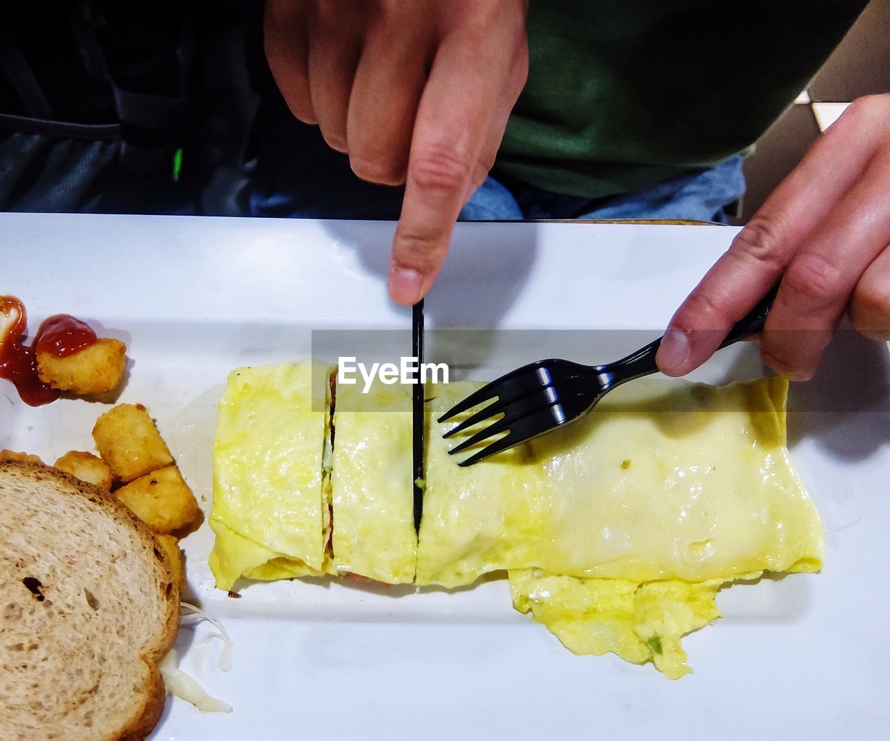 MIDSECTION OF PERSON PREPARING FOOD