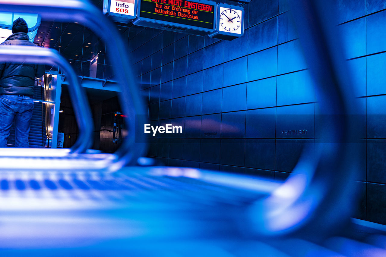 VIEW OF ILLUMINATED SIGN ON CAR