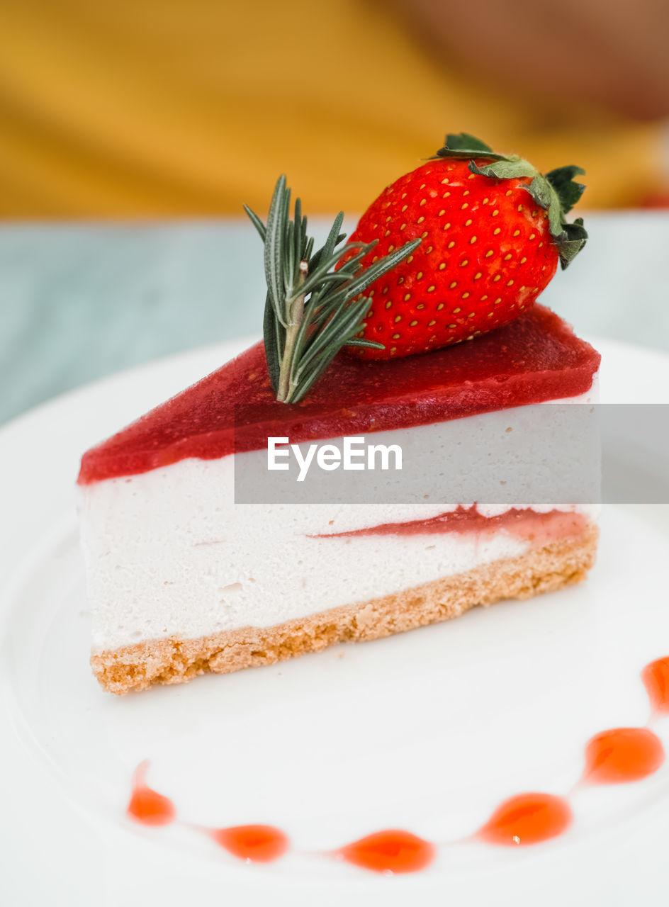 CLOSE-UP OF CAKE SLICE IN PLATE WITH FORK