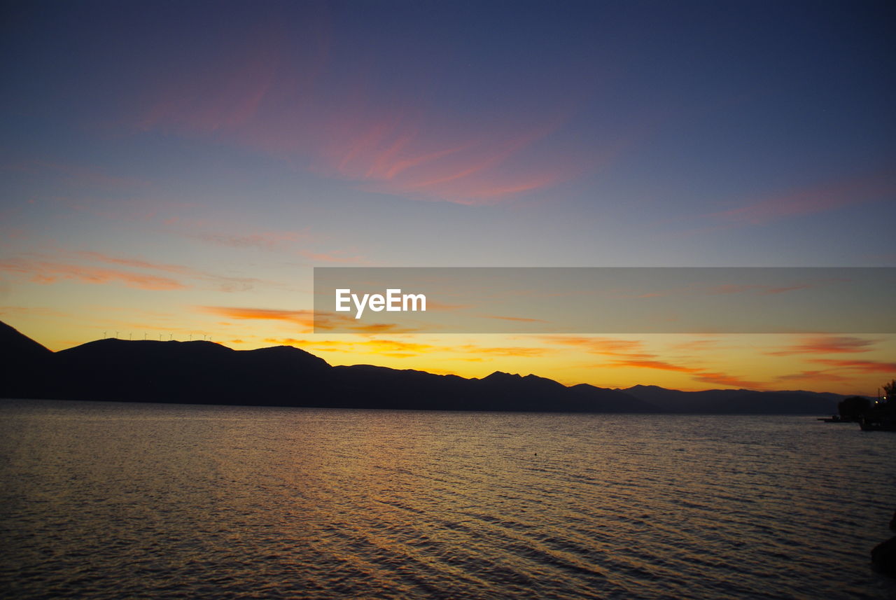 SCENIC VIEW OF SEA AGAINST SKY AT SUNSET