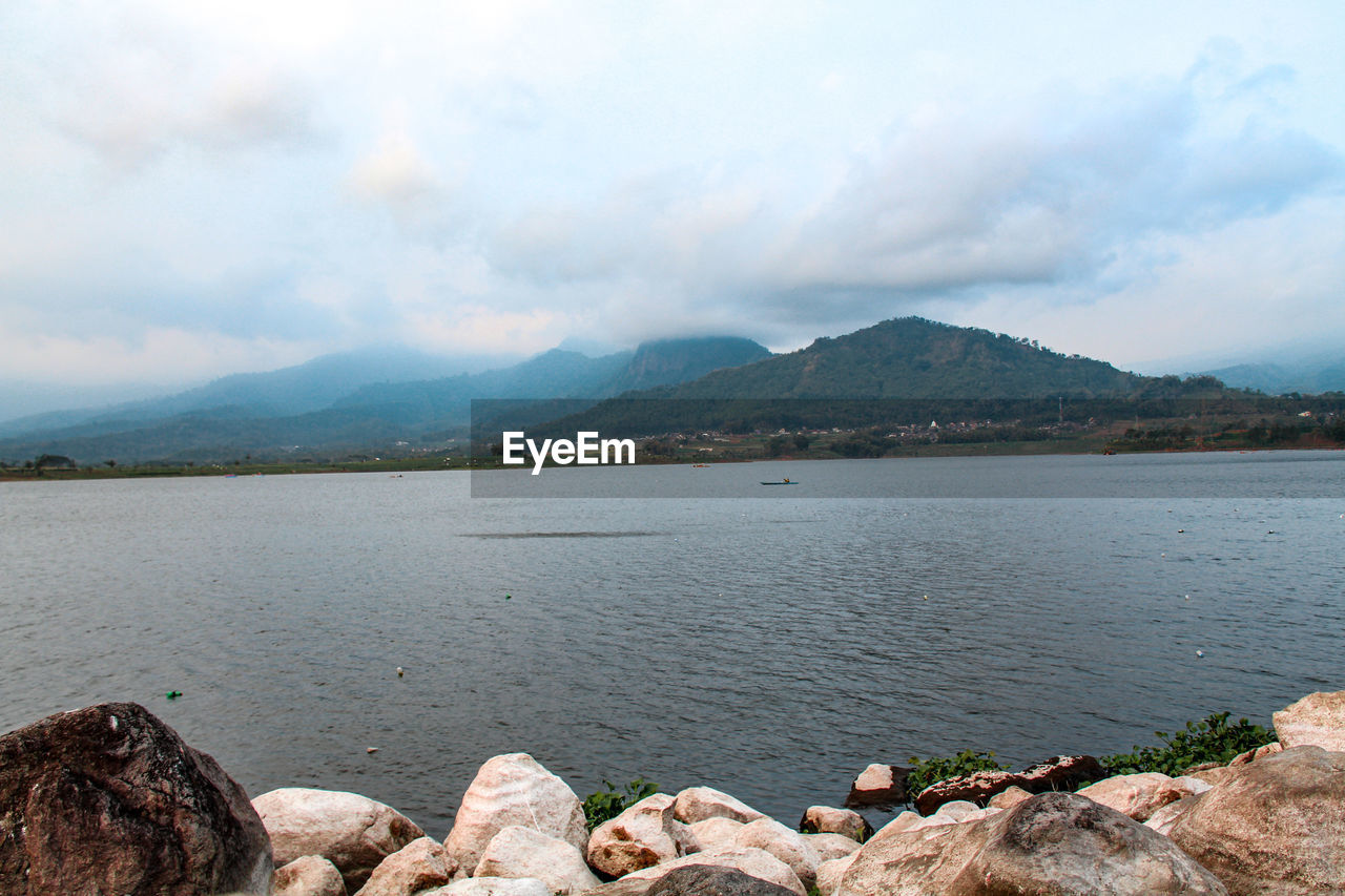 SCENIC VIEW OF BAY AGAINST SKY