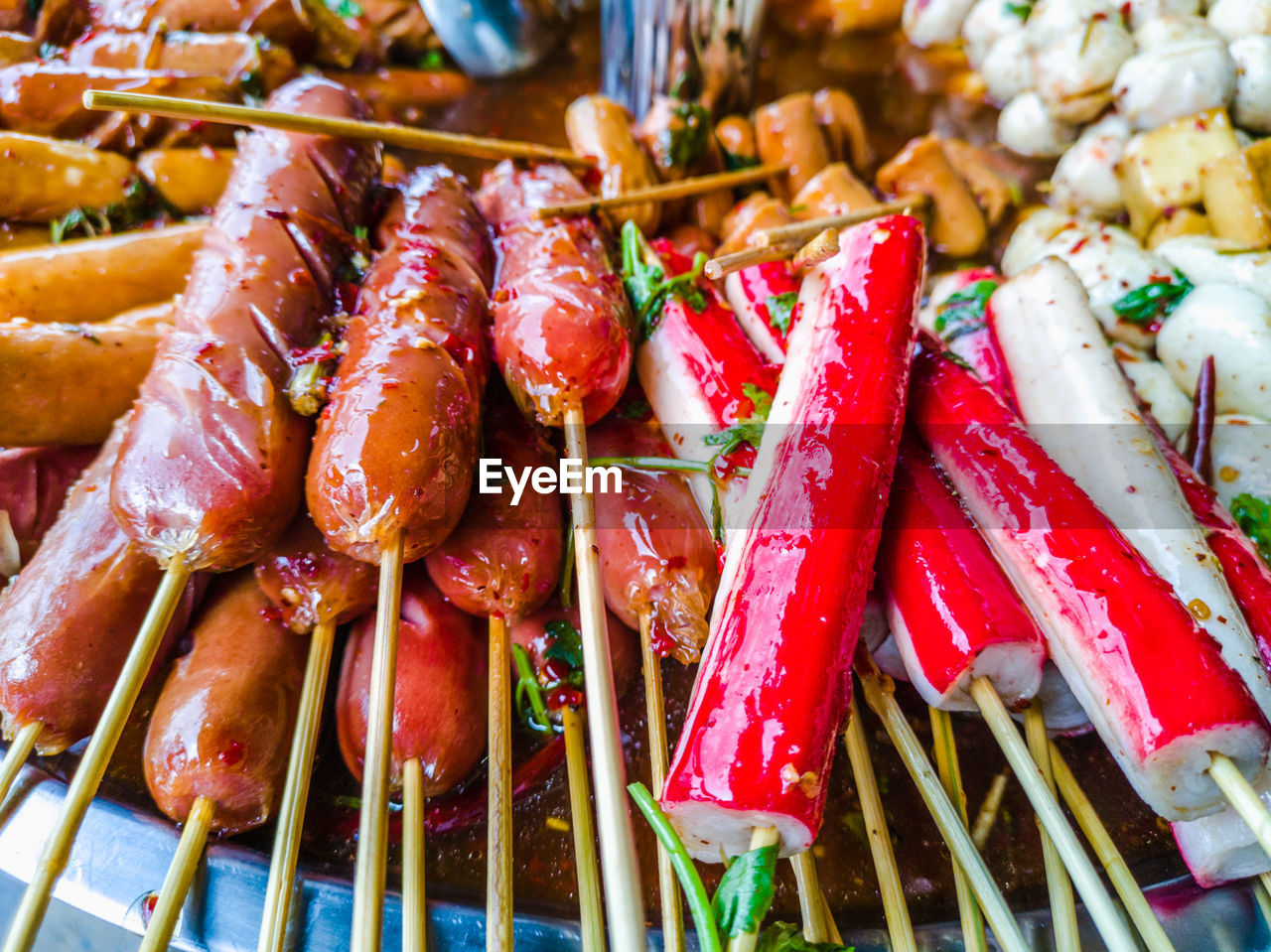 CLOSE-UP OF RED CHILI PEPPERS ON BARBECUE GRILL