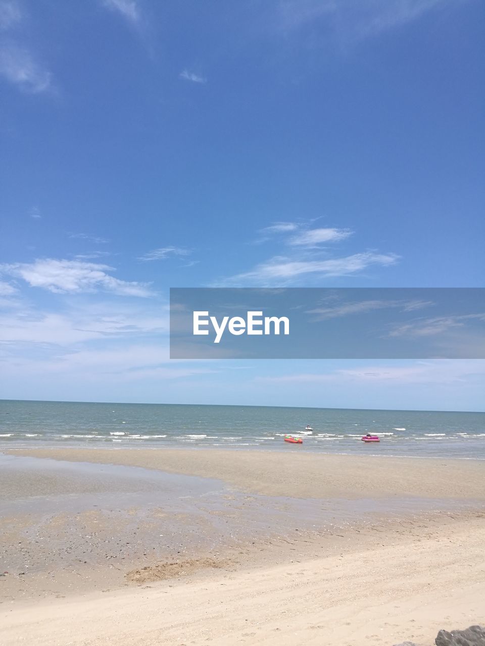 SCENIC VIEW OF SEA AGAINST BLUE SKY