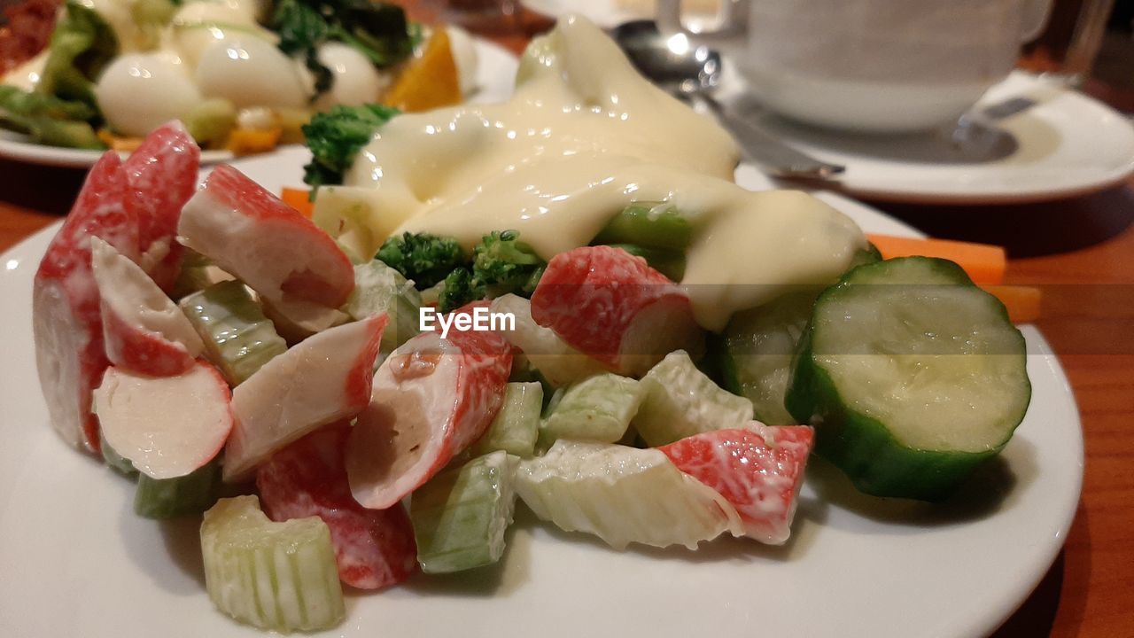 CLOSE-UP OF FRESH MEAL SERVED IN BOWL