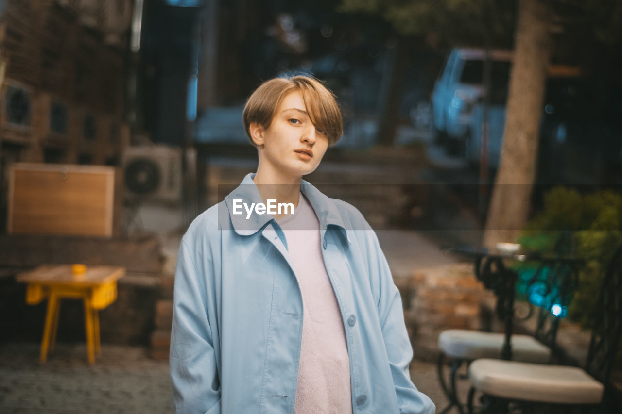 WOMAN LOOKING AWAY AT RESTAURANT