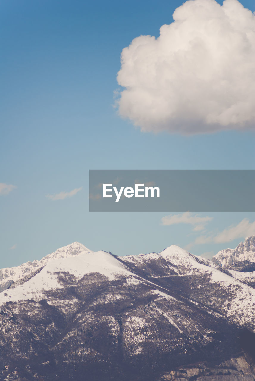 SCENIC VIEW OF SNOW MOUNTAINS AGAINST SKY