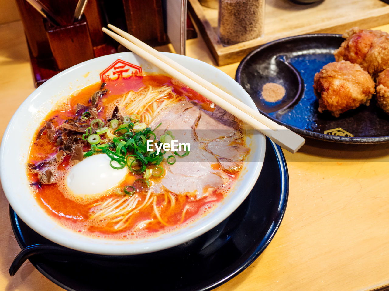 HIGH ANGLE VIEW OF SOUP IN BOWL