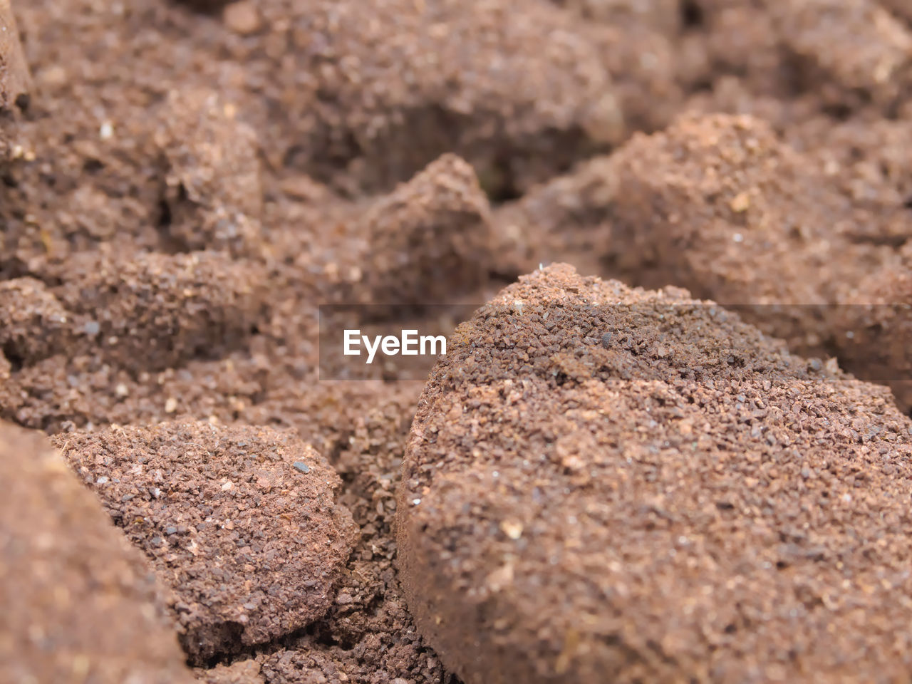 FULL FRAME SHOT OF ROCKS ON SAND