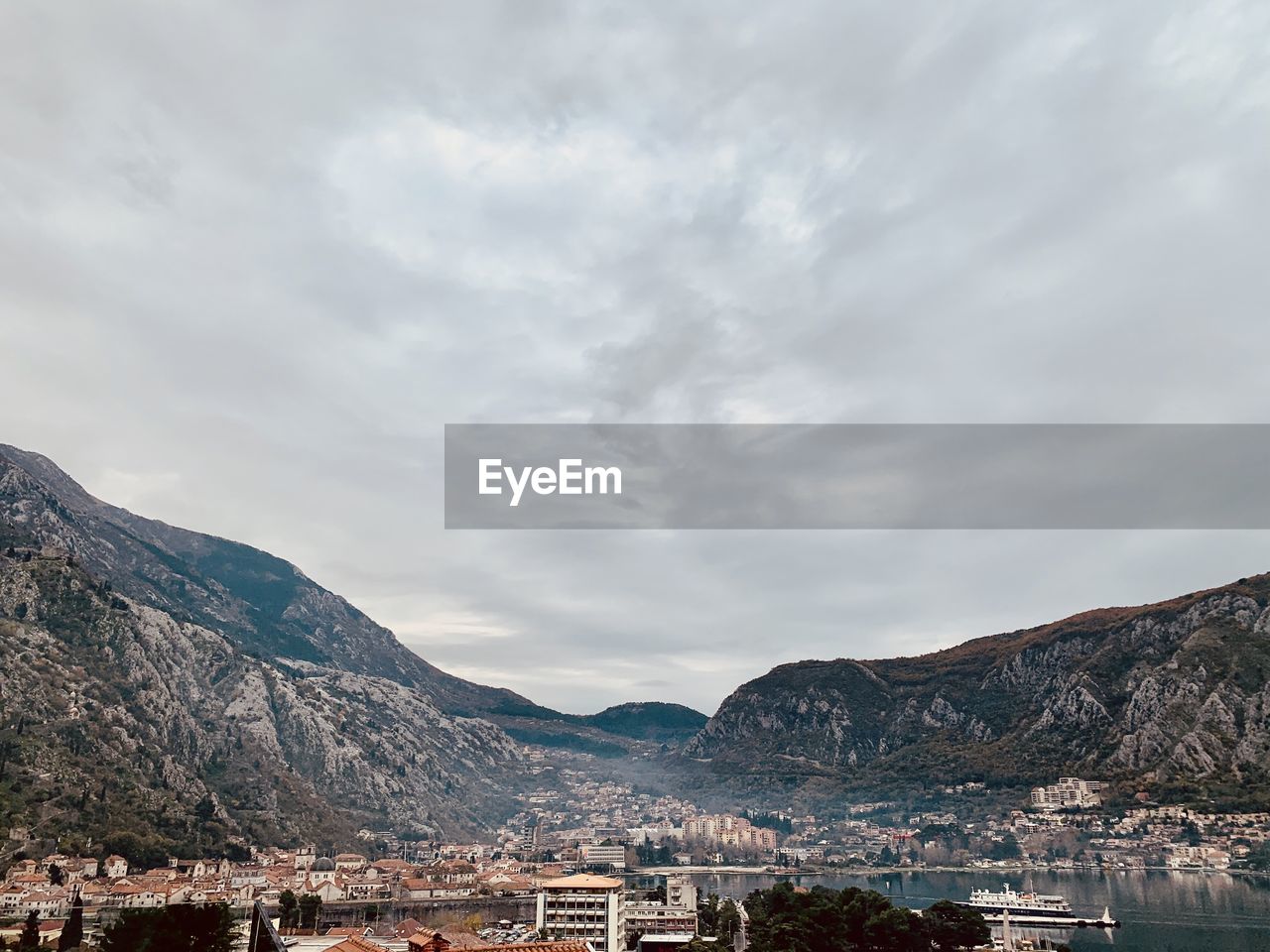 Town by mountains against sky