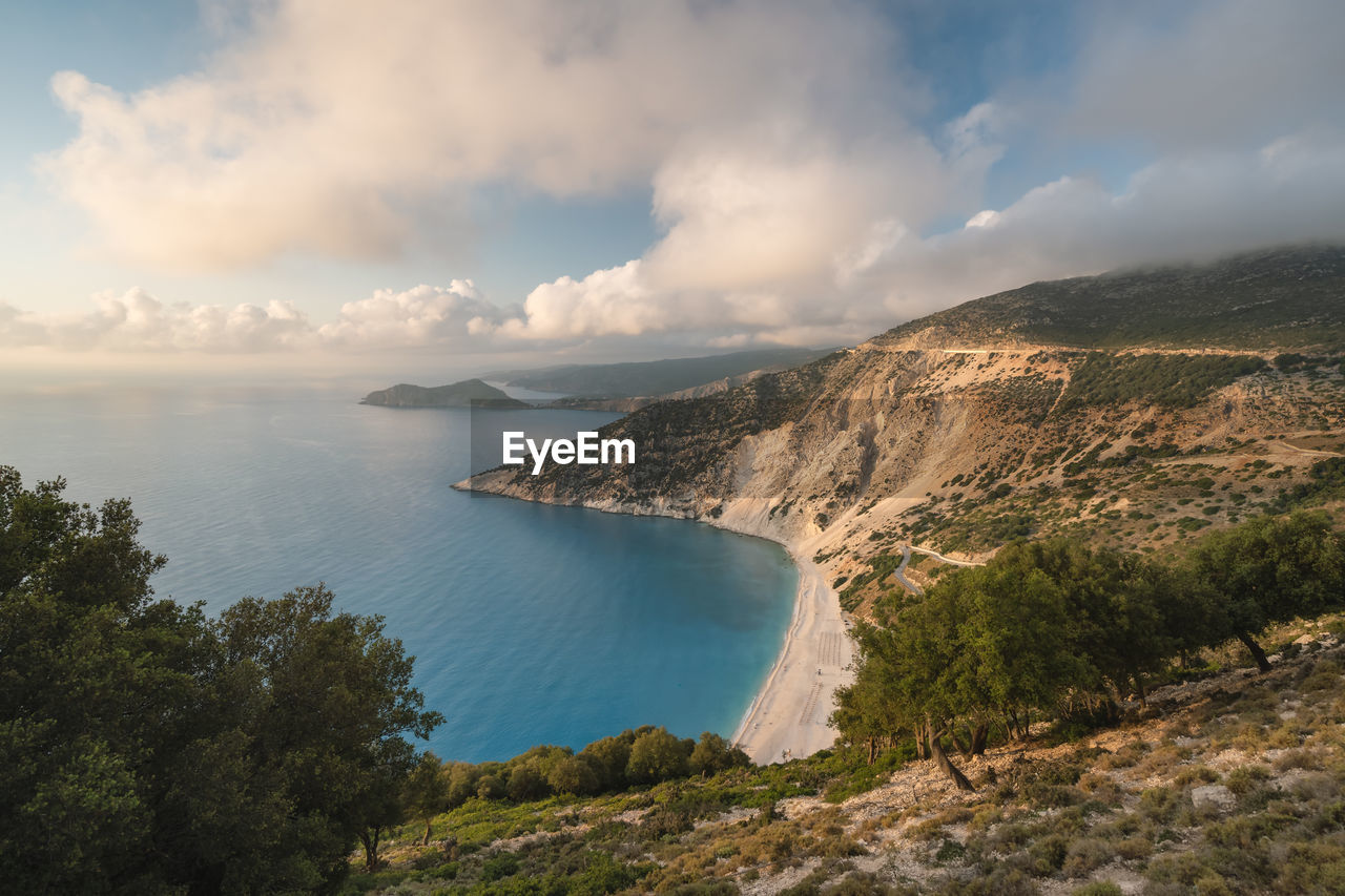 HIGH ANGLE VIEW OF SEA AND TREES AGAINST SKY