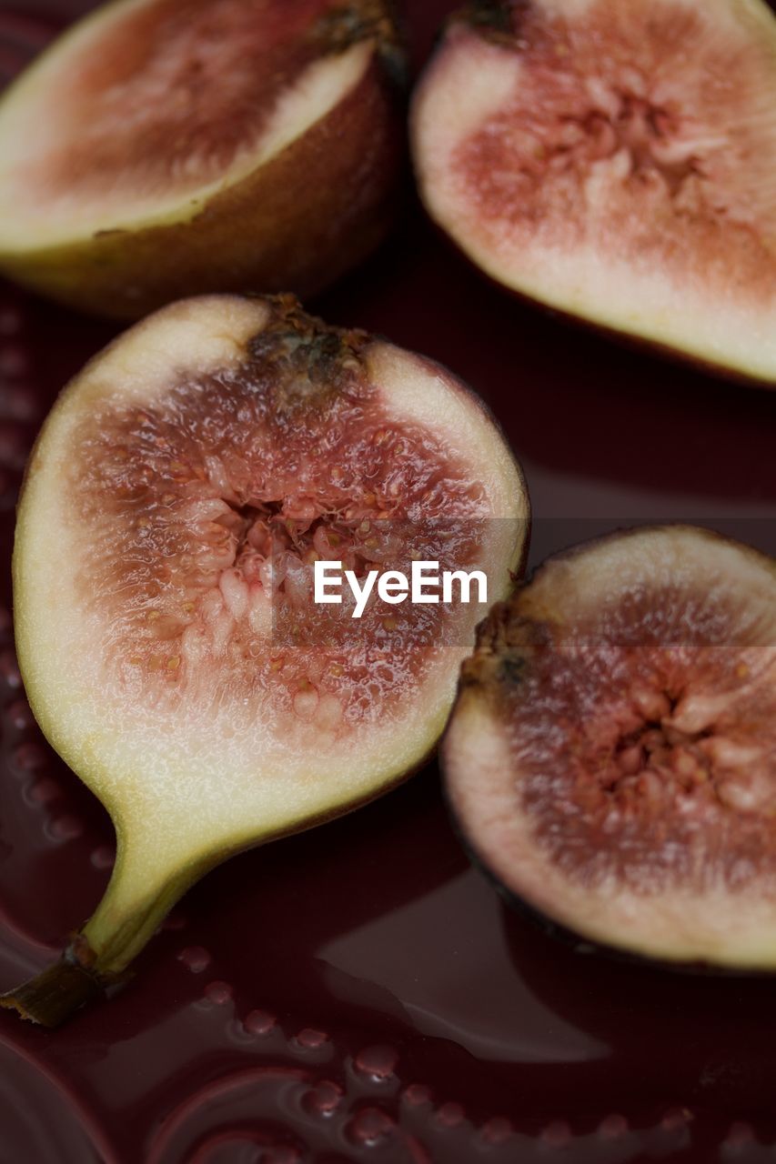 Figs in a purple plate