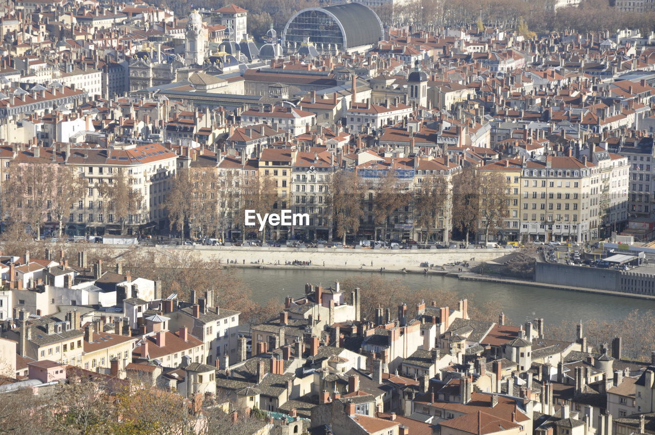 HIGH ANGLE VIEW OF CITY AT RIVER