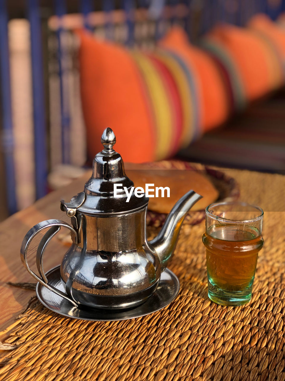 CLOSE-UP OF TEA IN GLASS ON TABLE