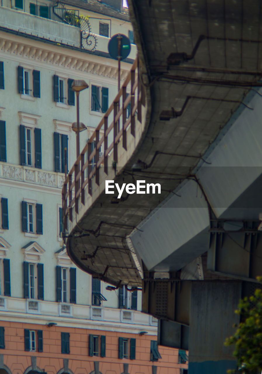 LOW ANGLE VIEW OF BUILDING WITH CITY IN BACKGROUND