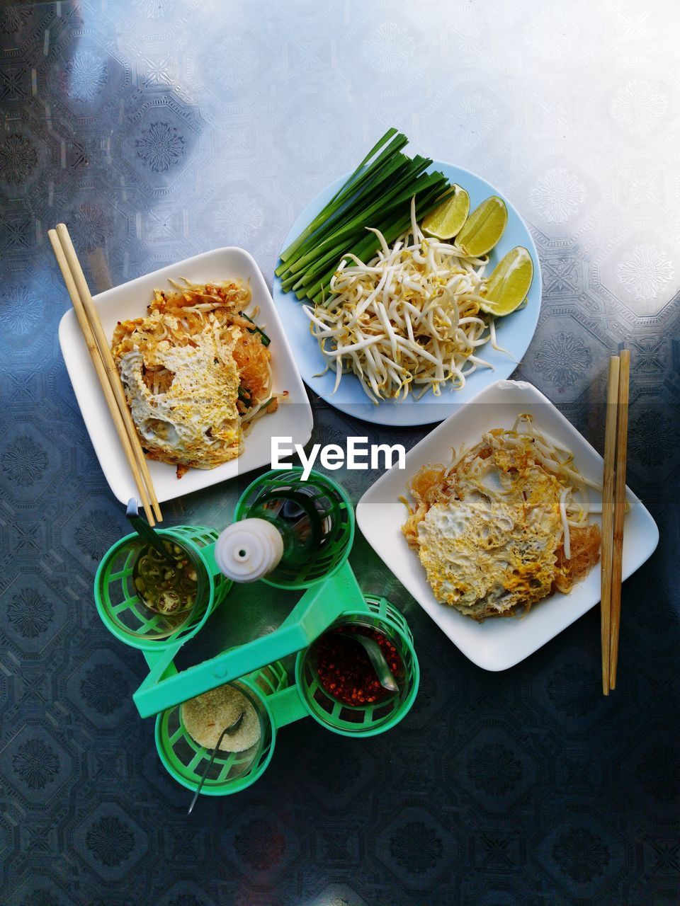 HIGH ANGLE VIEW OF FOOD SERVED IN PLATE