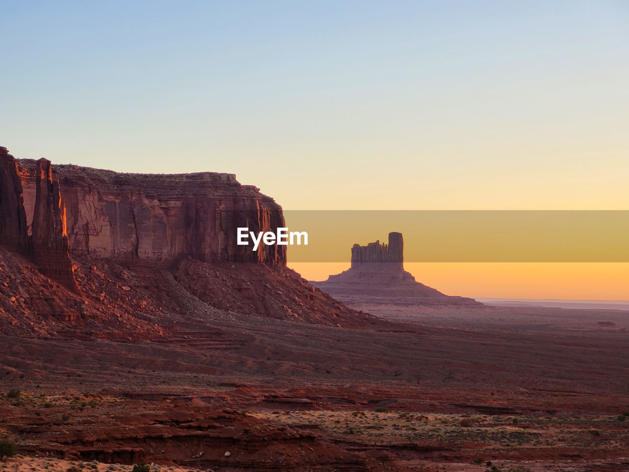 Beautiful sunrise at the sentinel mesa in monument valley