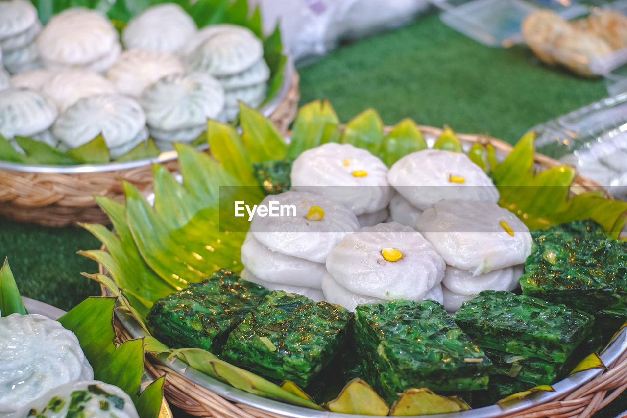 HIGH ANGLE VIEW OF VEGETABLES IN PLATE ON PLANT