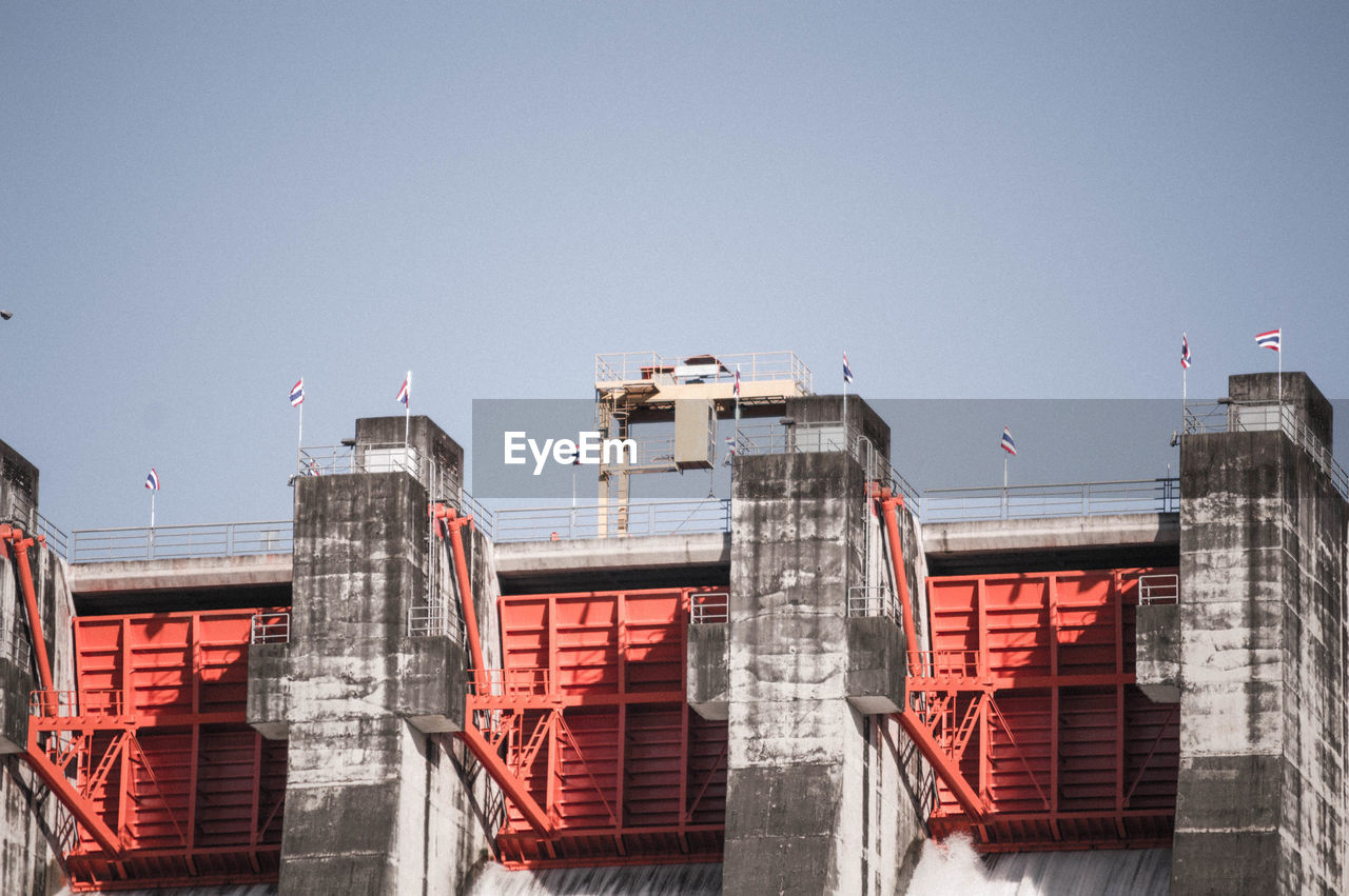 LOW ANGLE VIEW OF CONSTRUCTION SITE AGAINST BUILDINGS