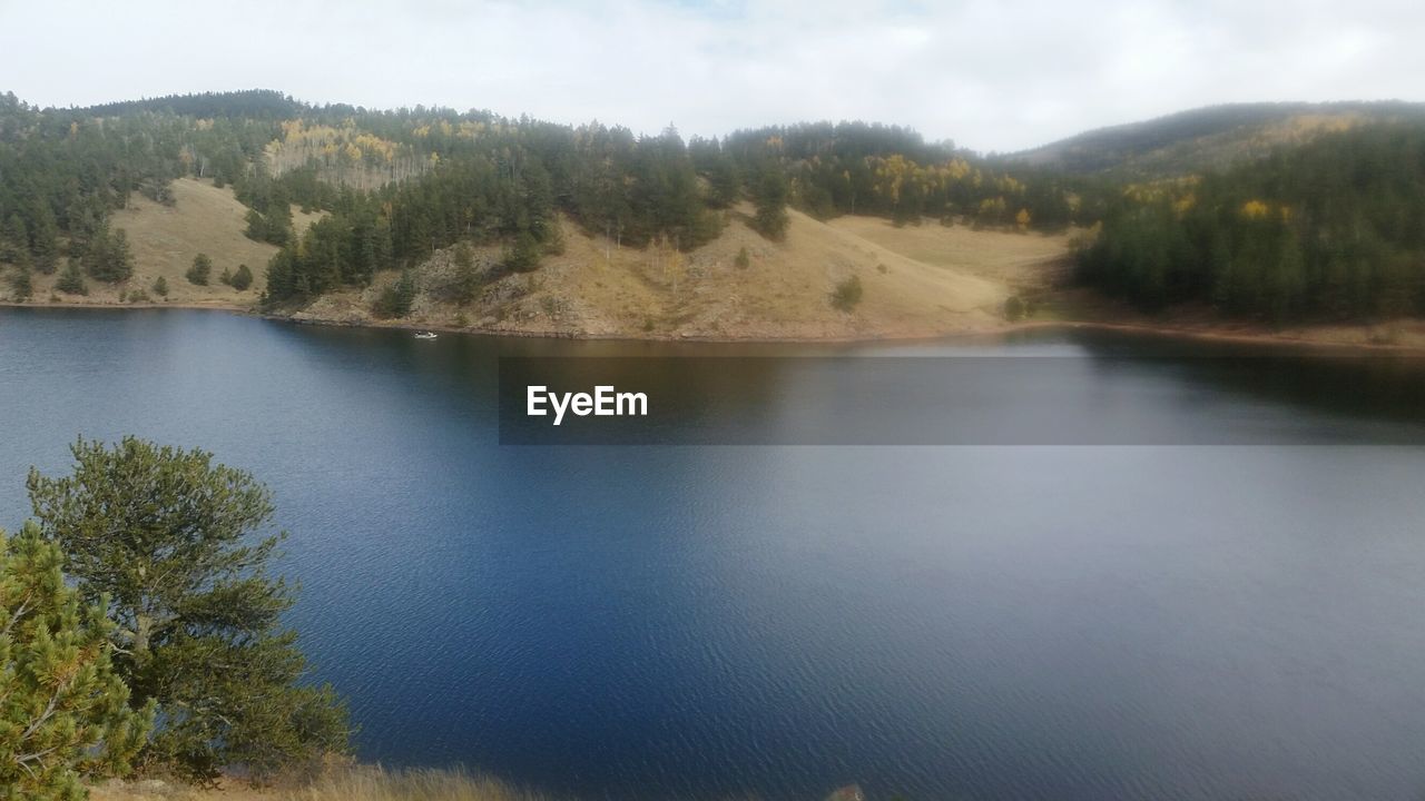 SCENIC SHOT OF CALM COUNTRYSIDE LAKE