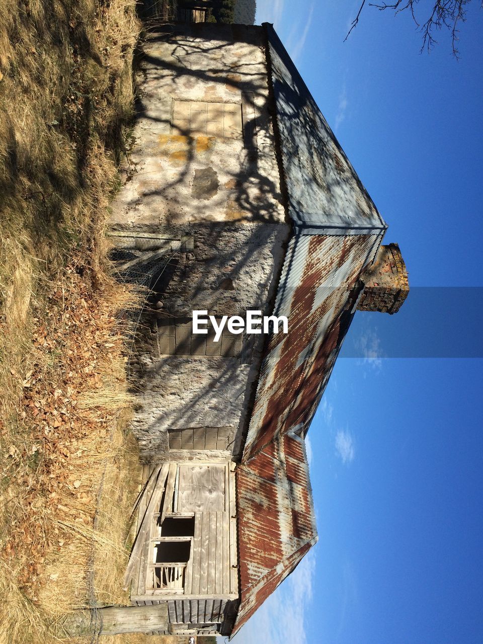 LOW ANGLE VIEW OF ABANDONED HOUSES AGAINST CLEAR SKY