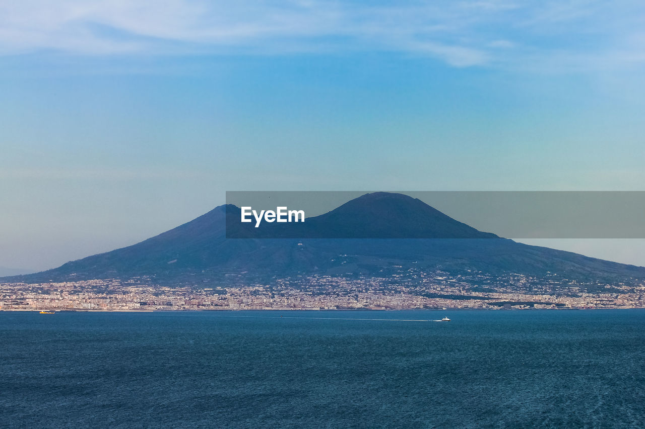 SCENIC VIEW OF SEA AND MOUNTAIN AGAINST SKY