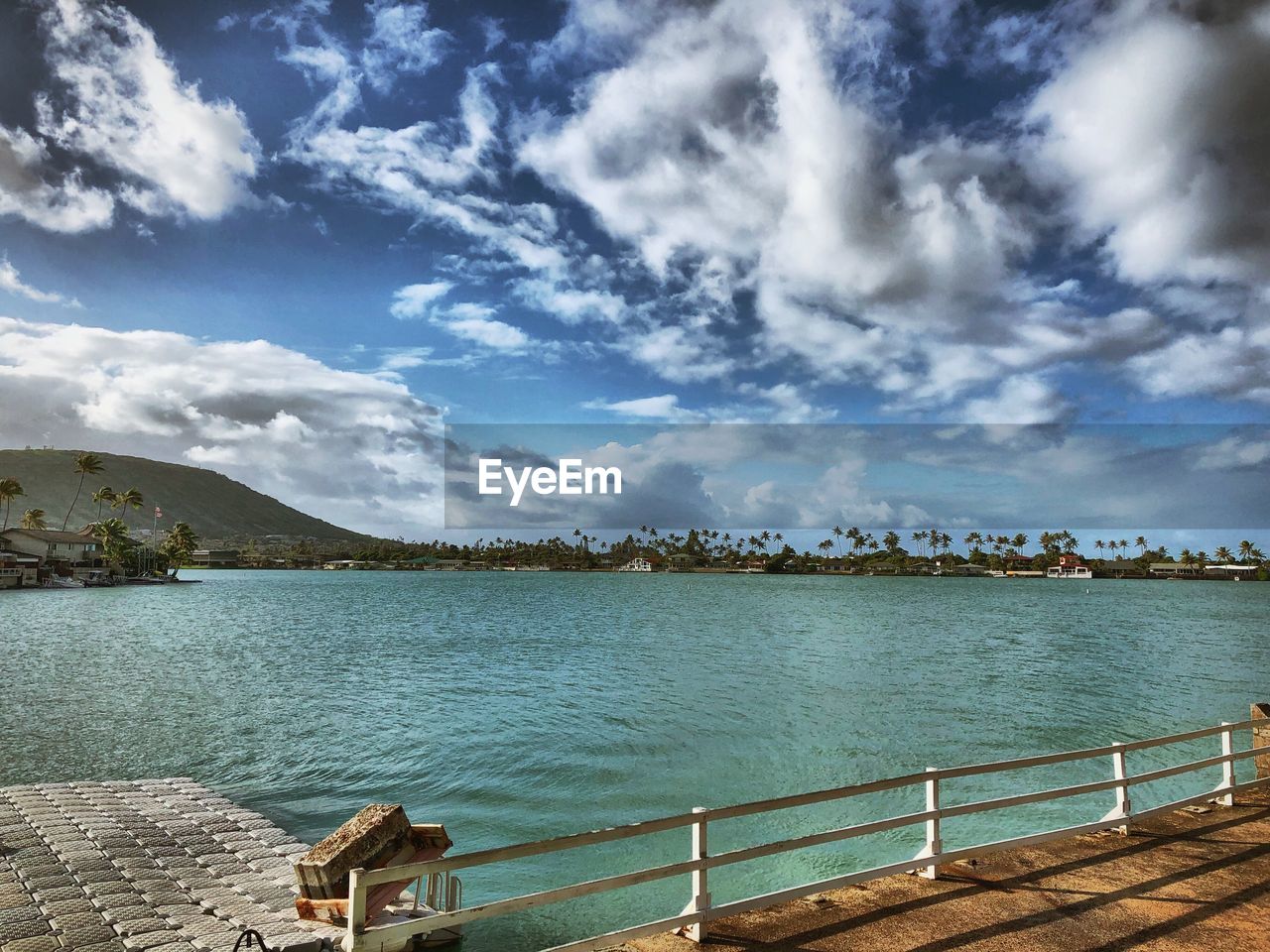 PANORAMIC VIEW OF LAKE AGAINST SKY