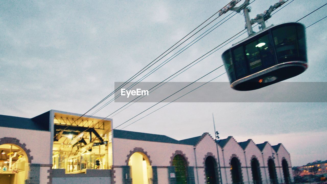 LOW ANGLE VIEW OF BUILDINGS AGAINST SKY