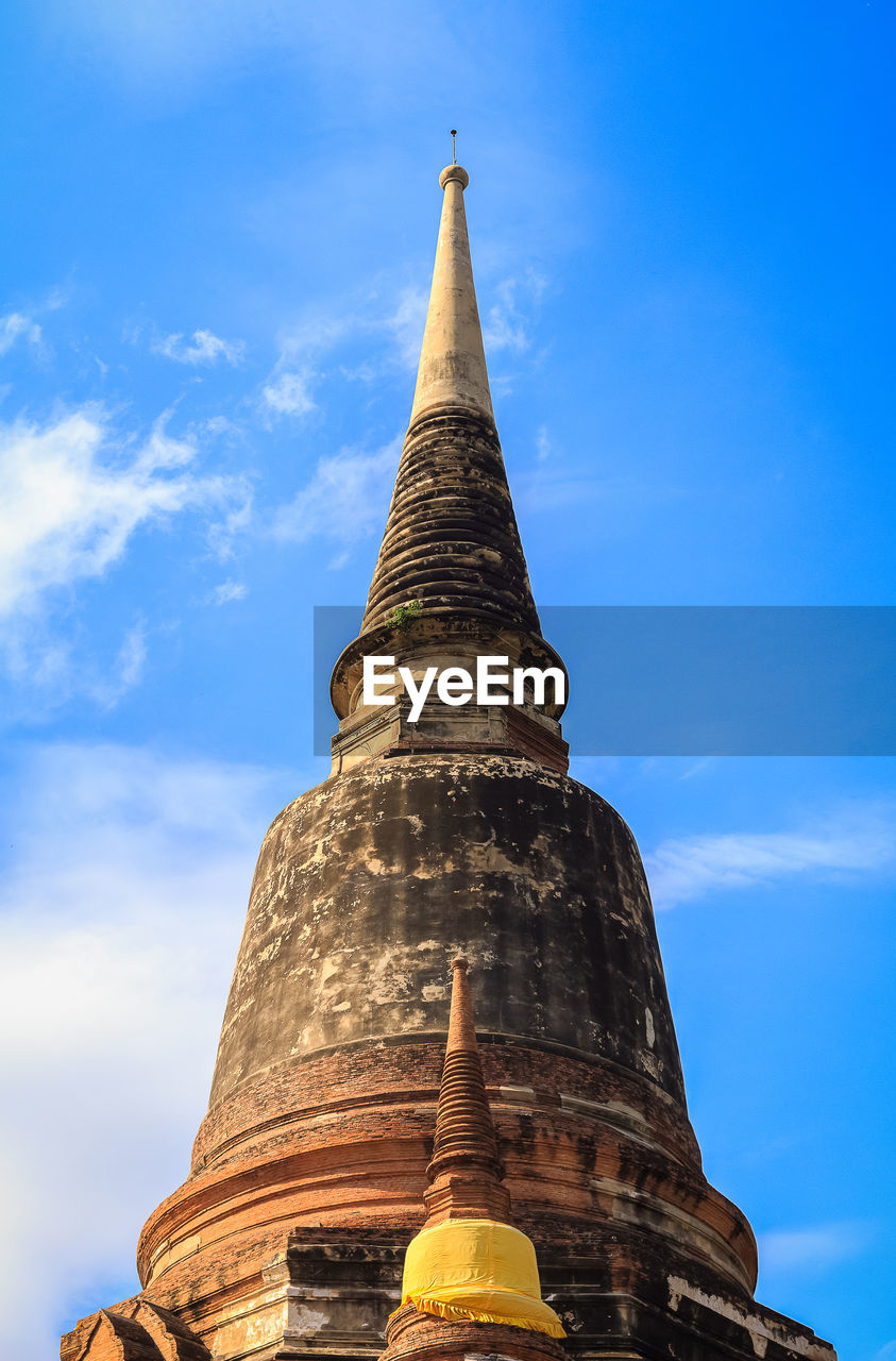 LOW ANGLE VIEW OF A TEMPLE BUILDING