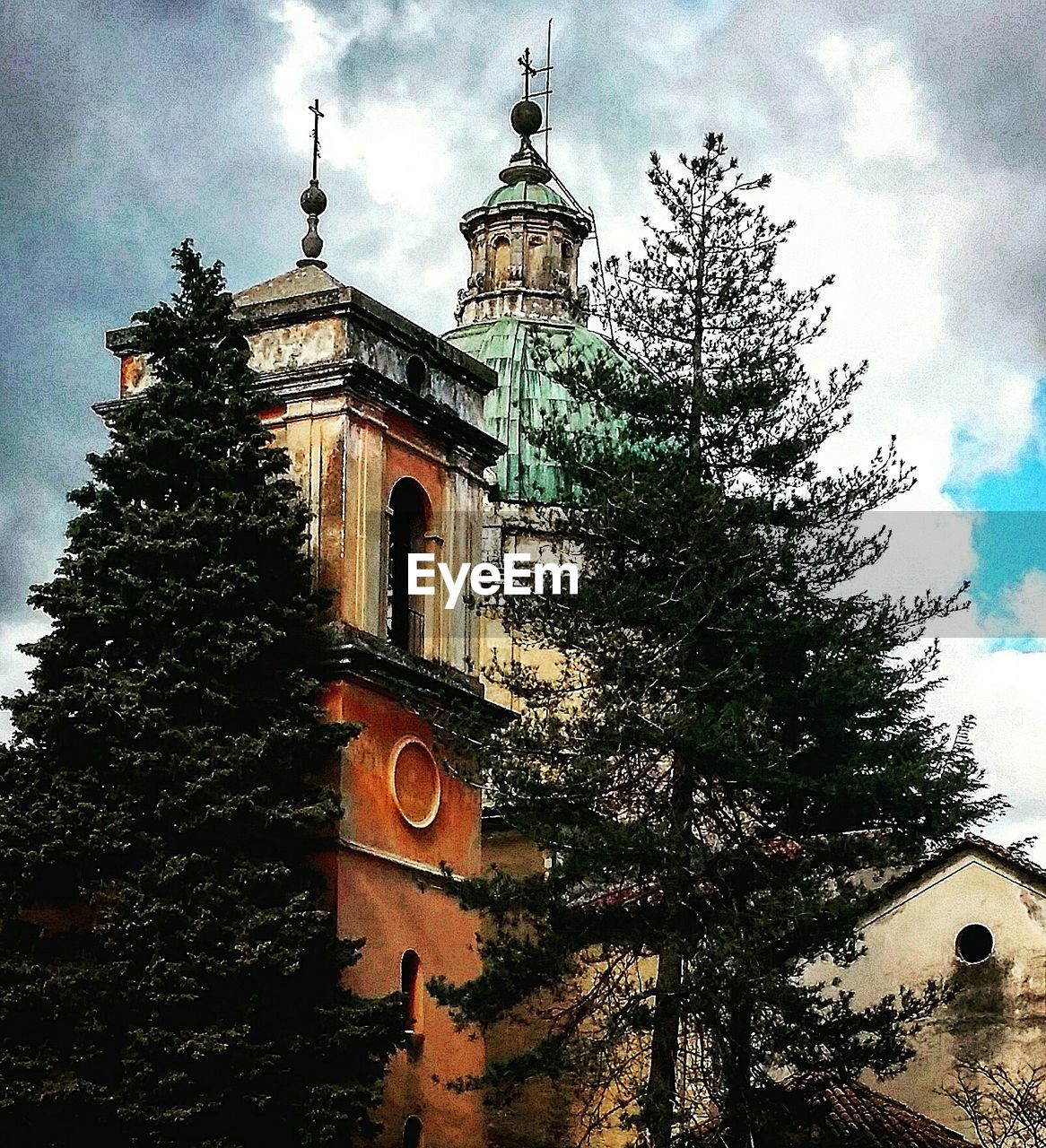 LOW ANGLE VIEW OF CHURCH AGAINST SKY