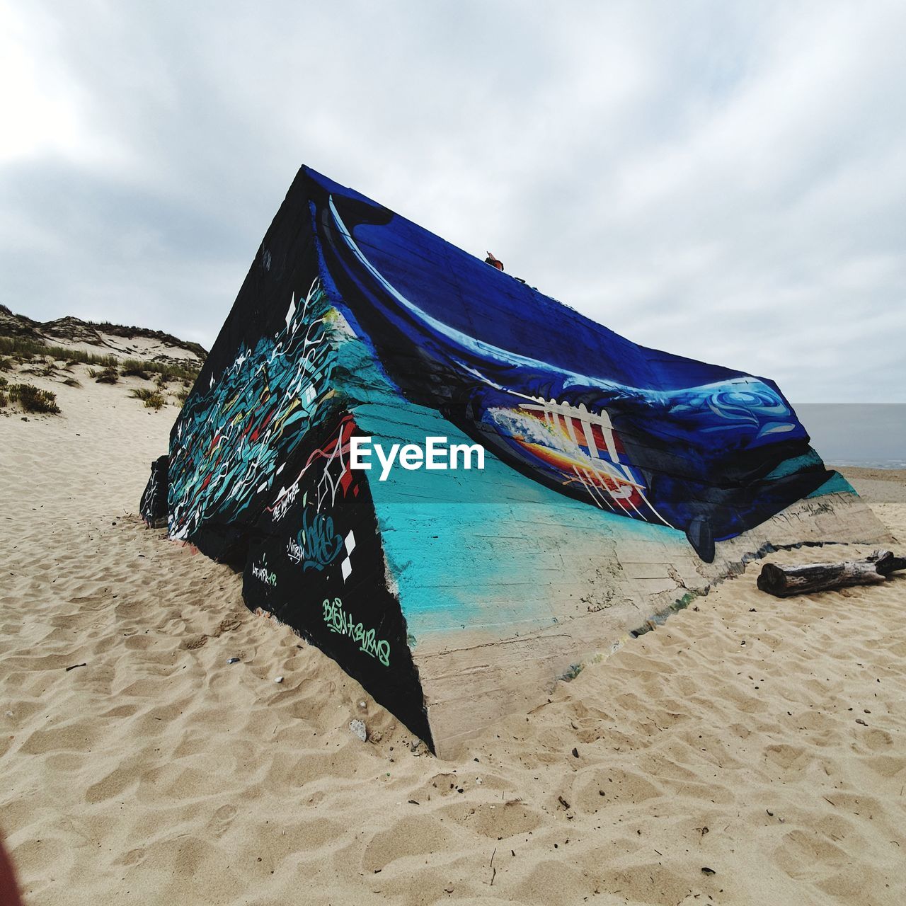 UMBRELLA ON BEACH