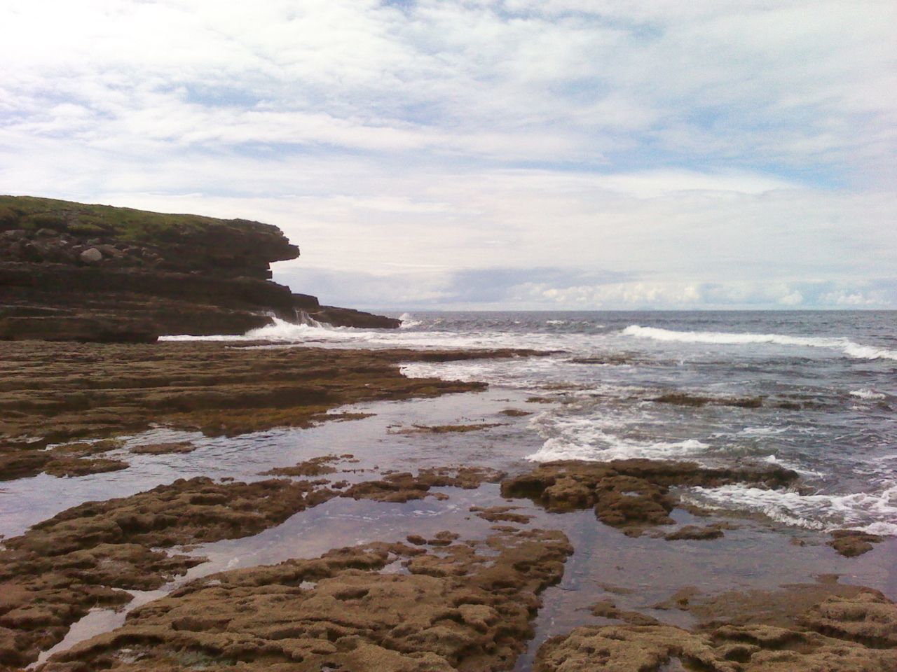 SCENIC VIEW OF SEA AND CLIFF AGAINST SKY