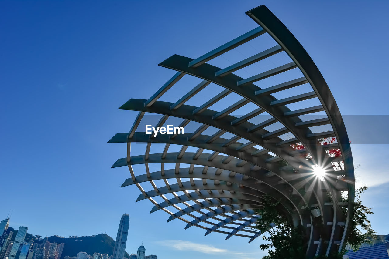 LOW ANGLE VIEW OF FERRIS WHEEL AGAINST BUILDING