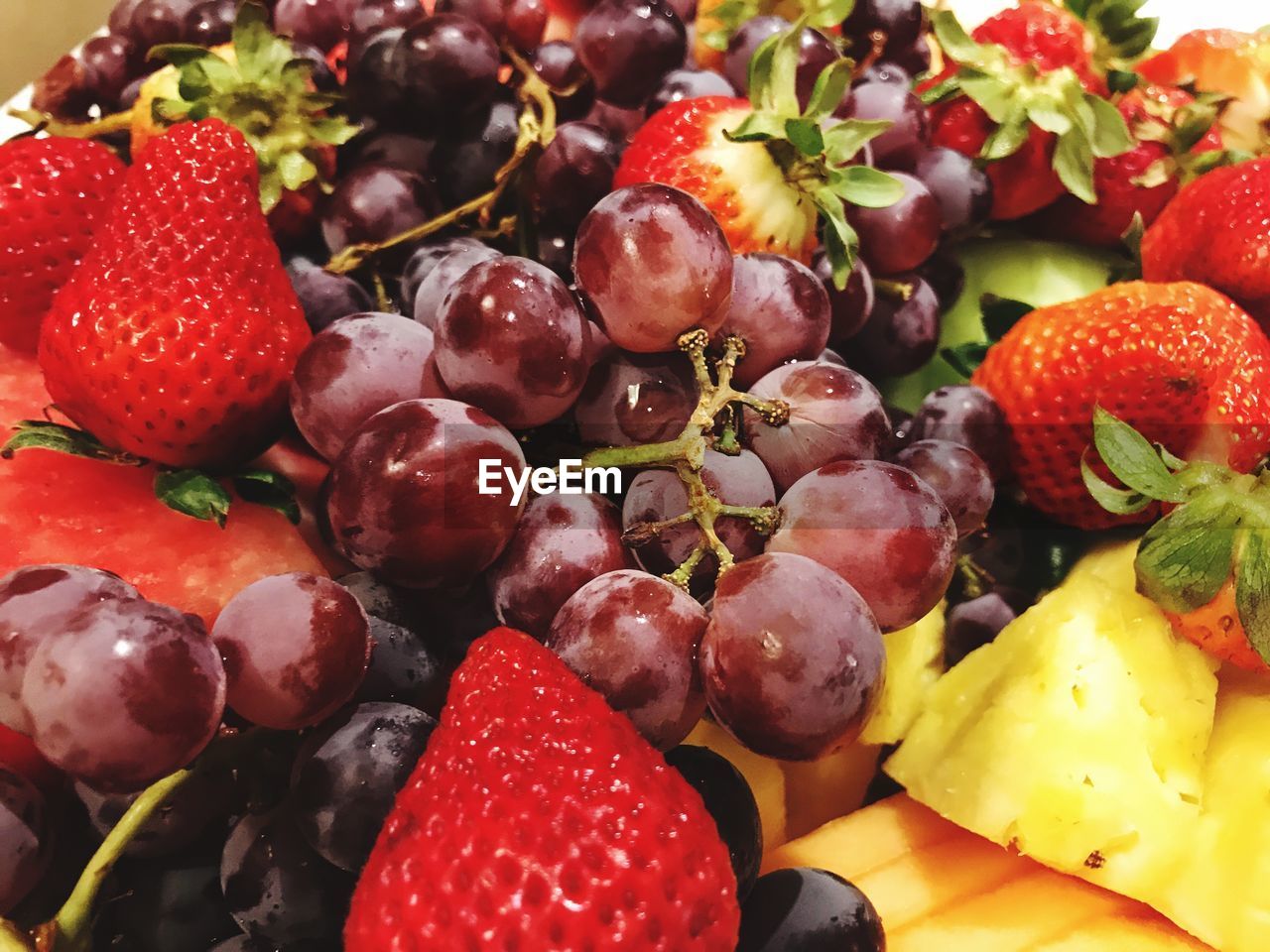 CLOSE-UP OF FRESH STRAWBERRIES