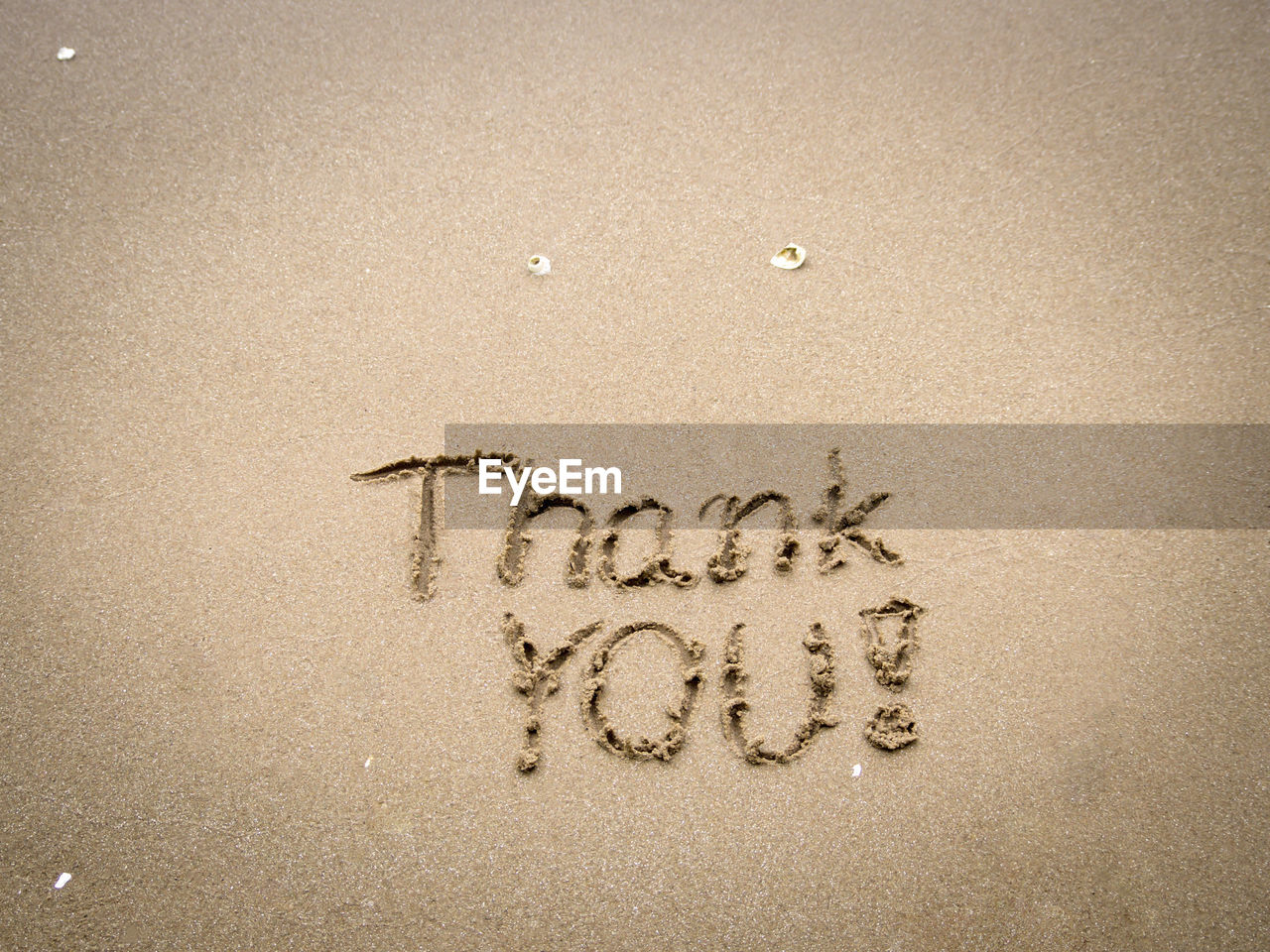 HIGH ANGLE VIEW OF TEXT WRITTEN ON SAND AT BEACH