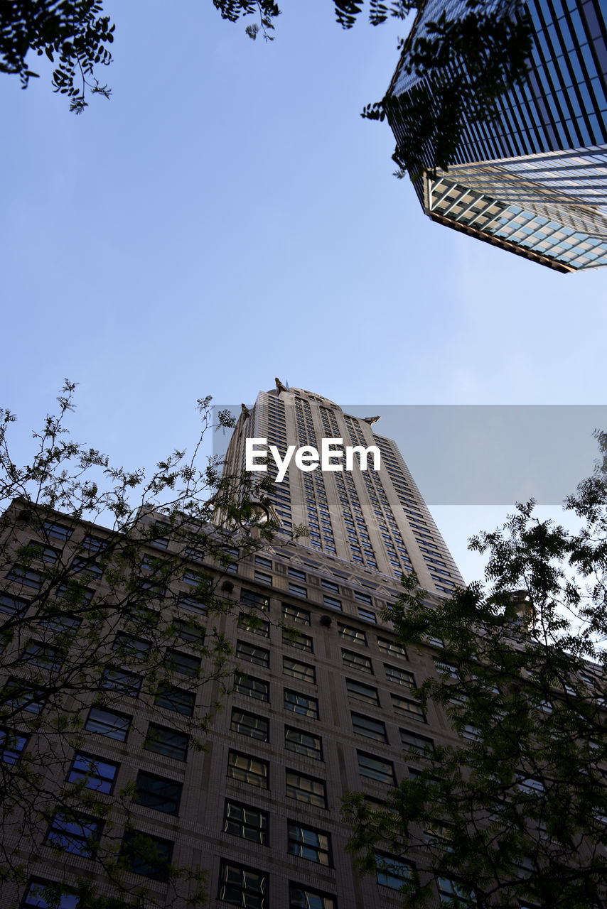 LOW ANGLE VIEW OF SKYSCRAPERS AGAINST SKY