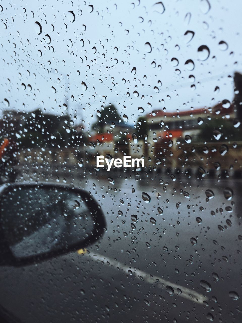 RAINDROPS ON WINDOW GLASS