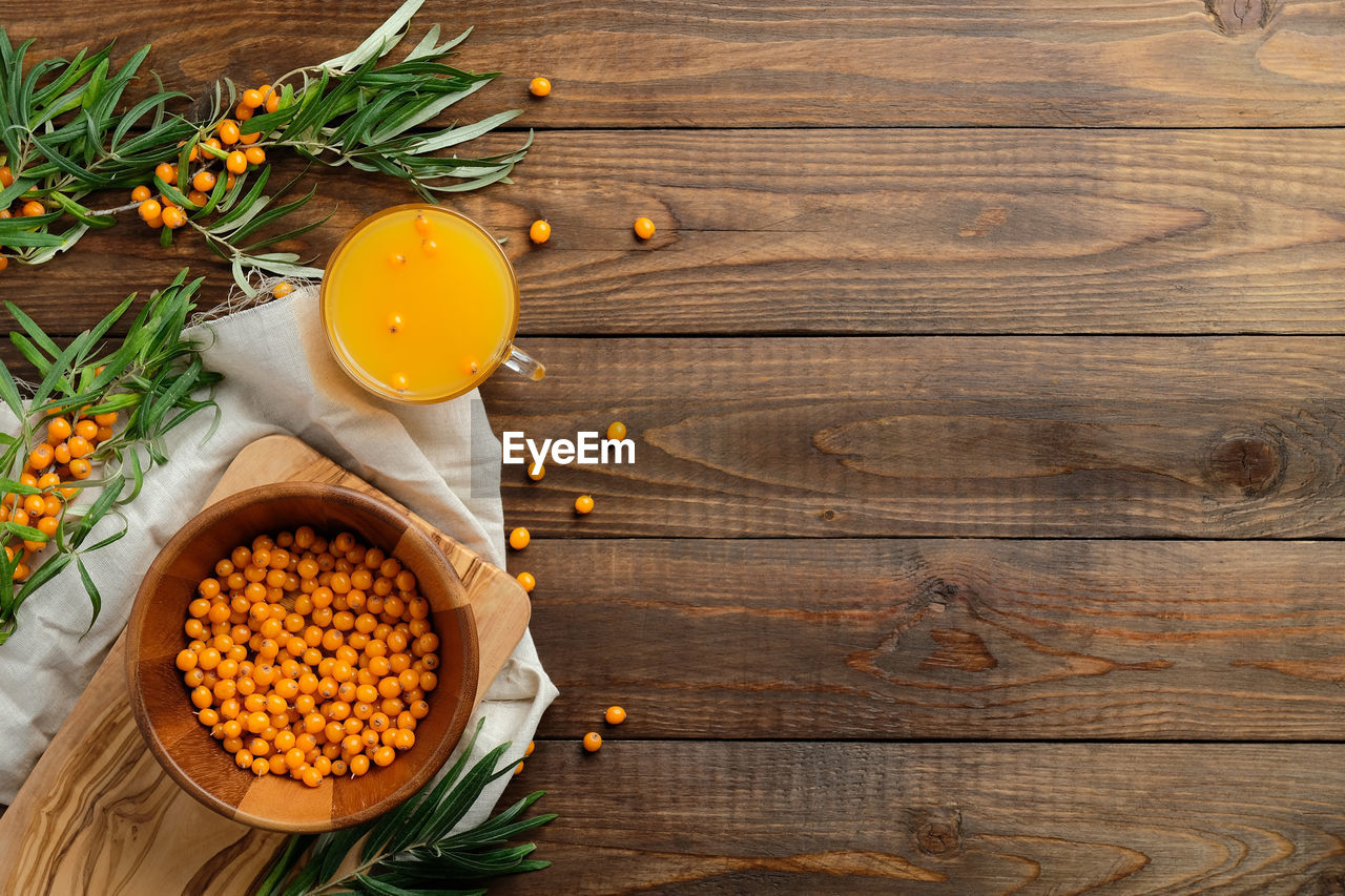 DIRECTLY ABOVE SHOT OF FRESH VEGETABLES IN BOWL ON TABLE